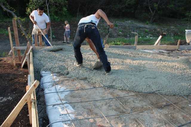 2010/05(May)/Firepit construction/640x480_2010-05-29-23 Firepit Construction.jpg